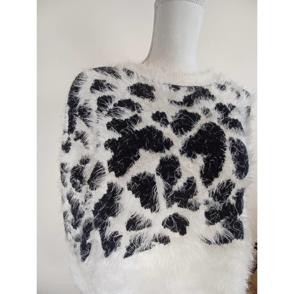 Cow Print textured White and Black Sweater - Picture 4 of 5